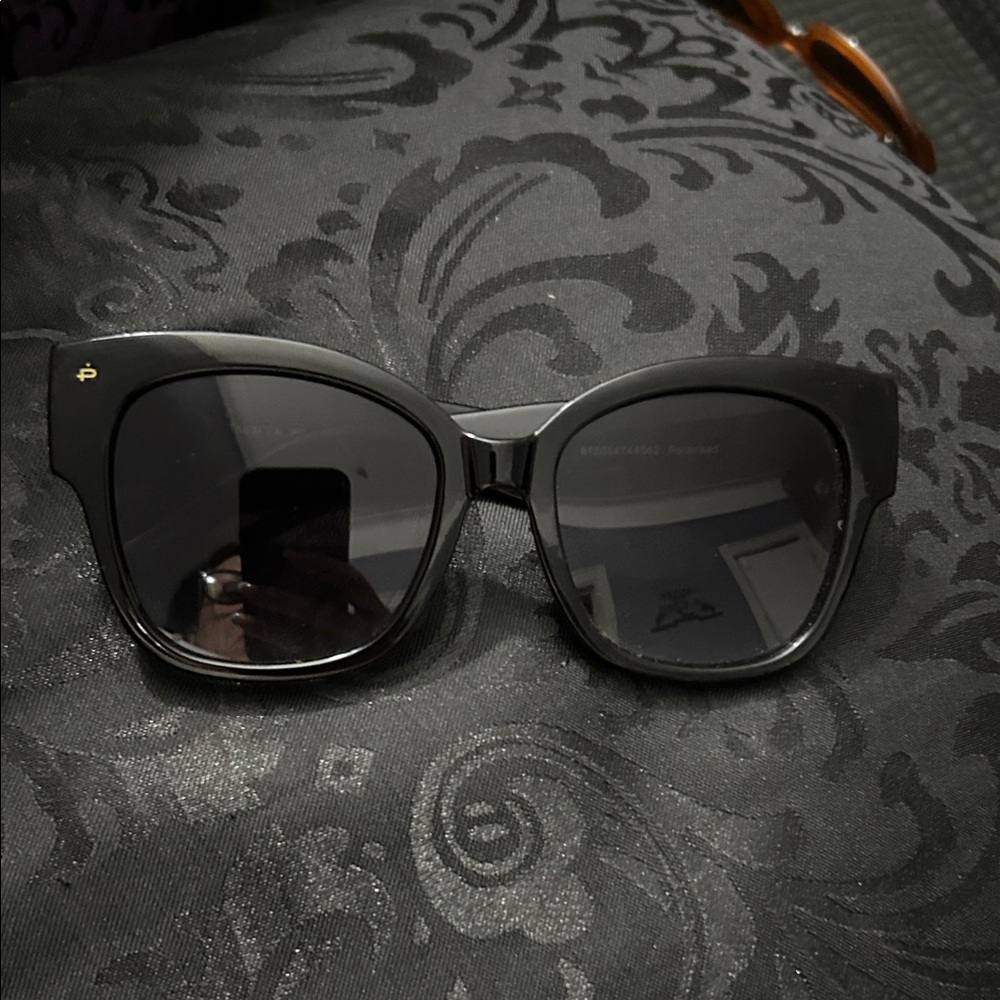 Elegant Black Women's Sunglasses